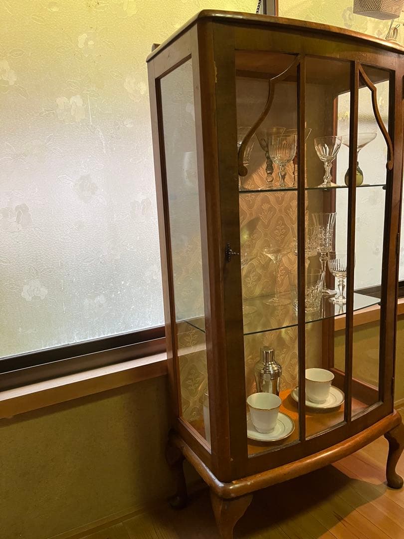 英国製アンティーク　ガラスキャビネット　猫足