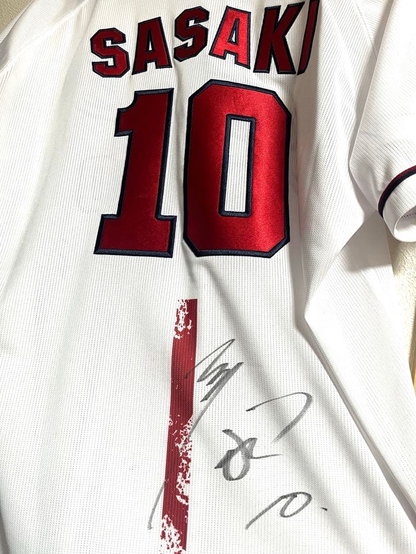 広島東洋カープ　佐々木泰選手　直筆サイン入りユニフォーム　ホームMサイズ