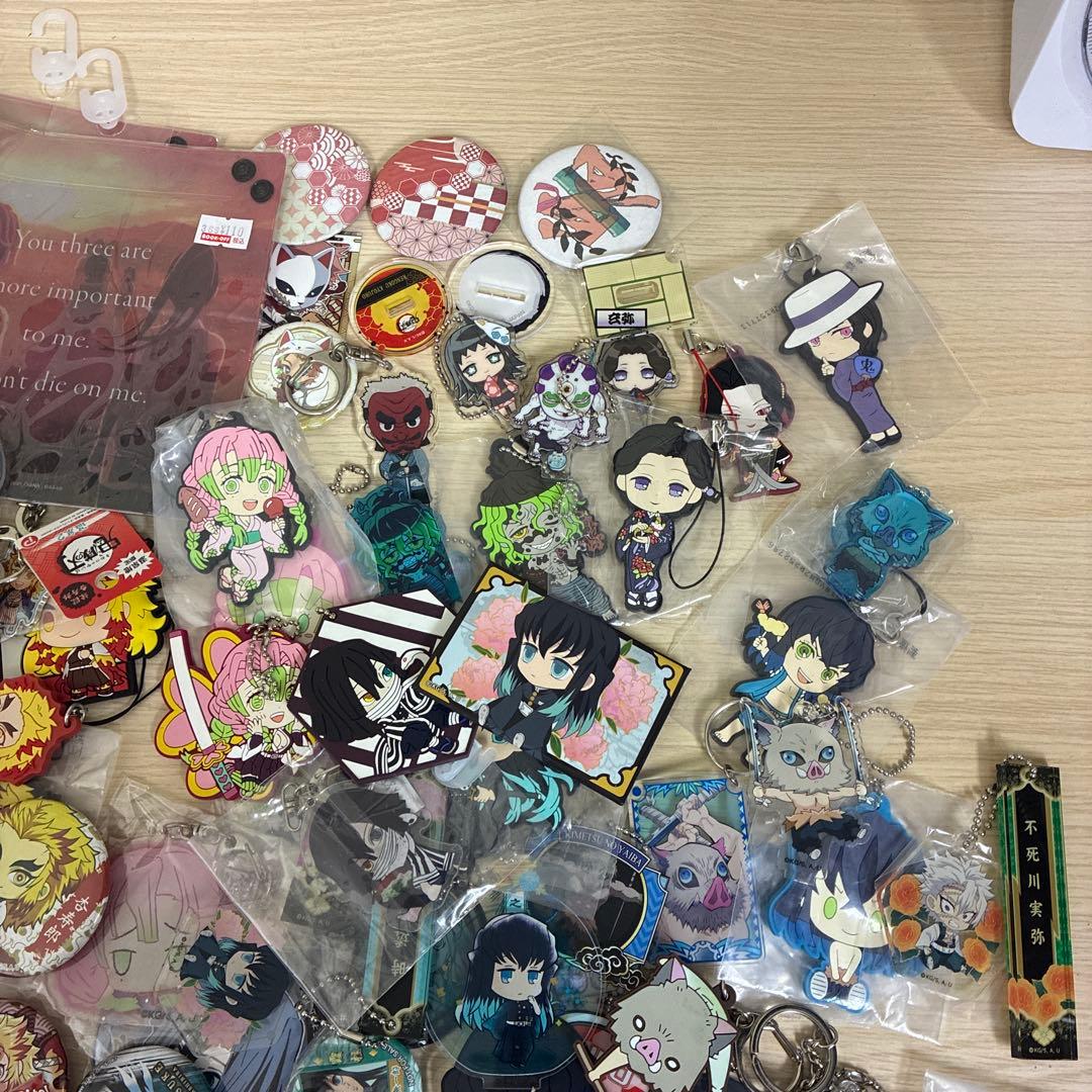 Demon Slayer 鬼滅の刃 缶バッジ ストラップ グッズセット