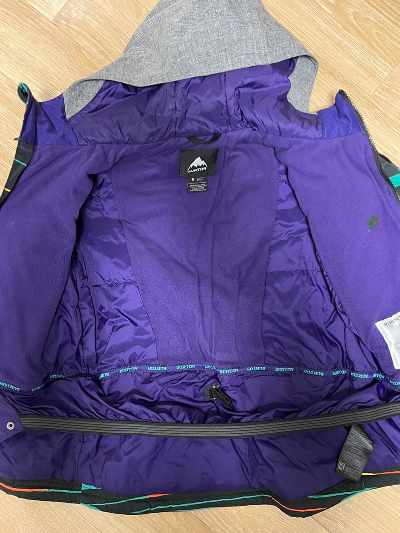 BURTON キッズ　スキーウェア 上下セットSサイズ　130cm