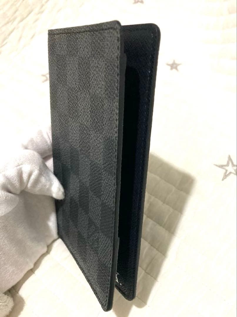 パスポートカバー LOUIS VUITTON ダミエグラフィット イニシャル入り