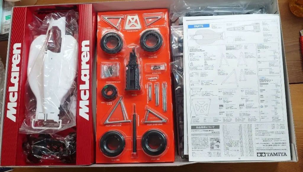 マクラーレンMP4/6Honda 1/12スケール プラモデル