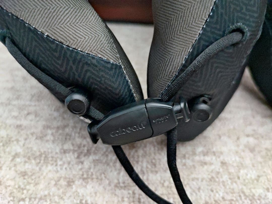 Cabeau Evolution Cool Travel Pillow　2点