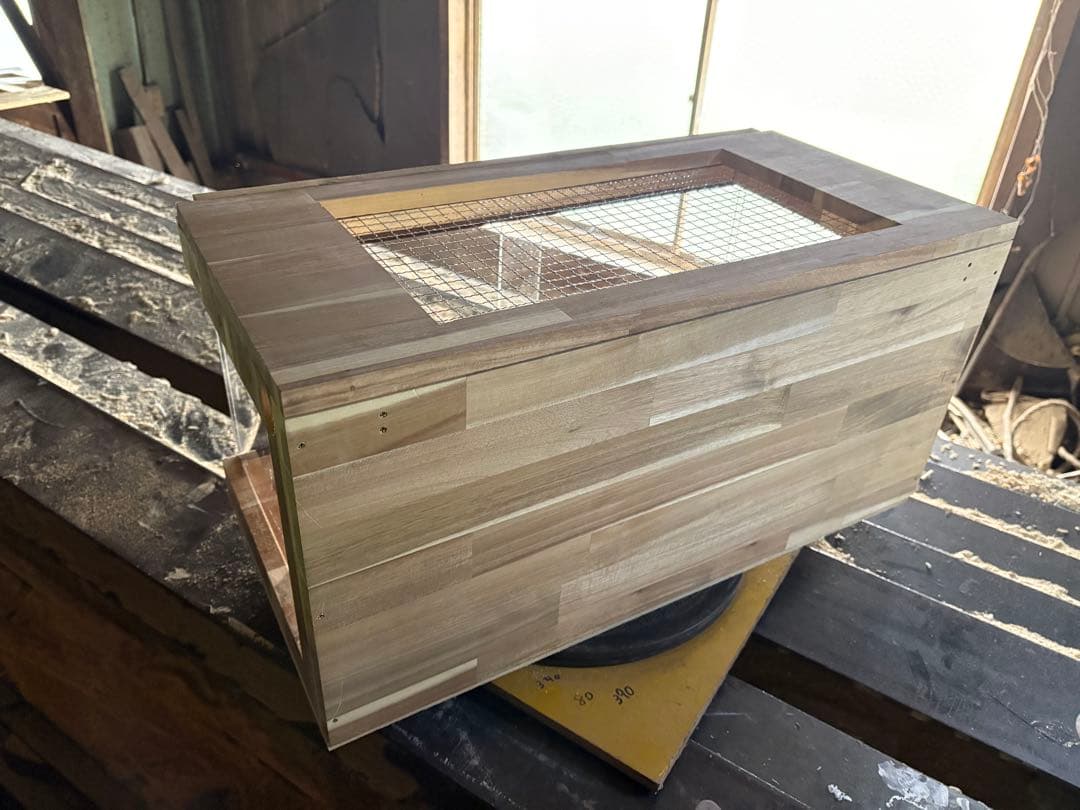 爬虫類ケージ　60×30×30 アカシア材サイドアクリル仕様