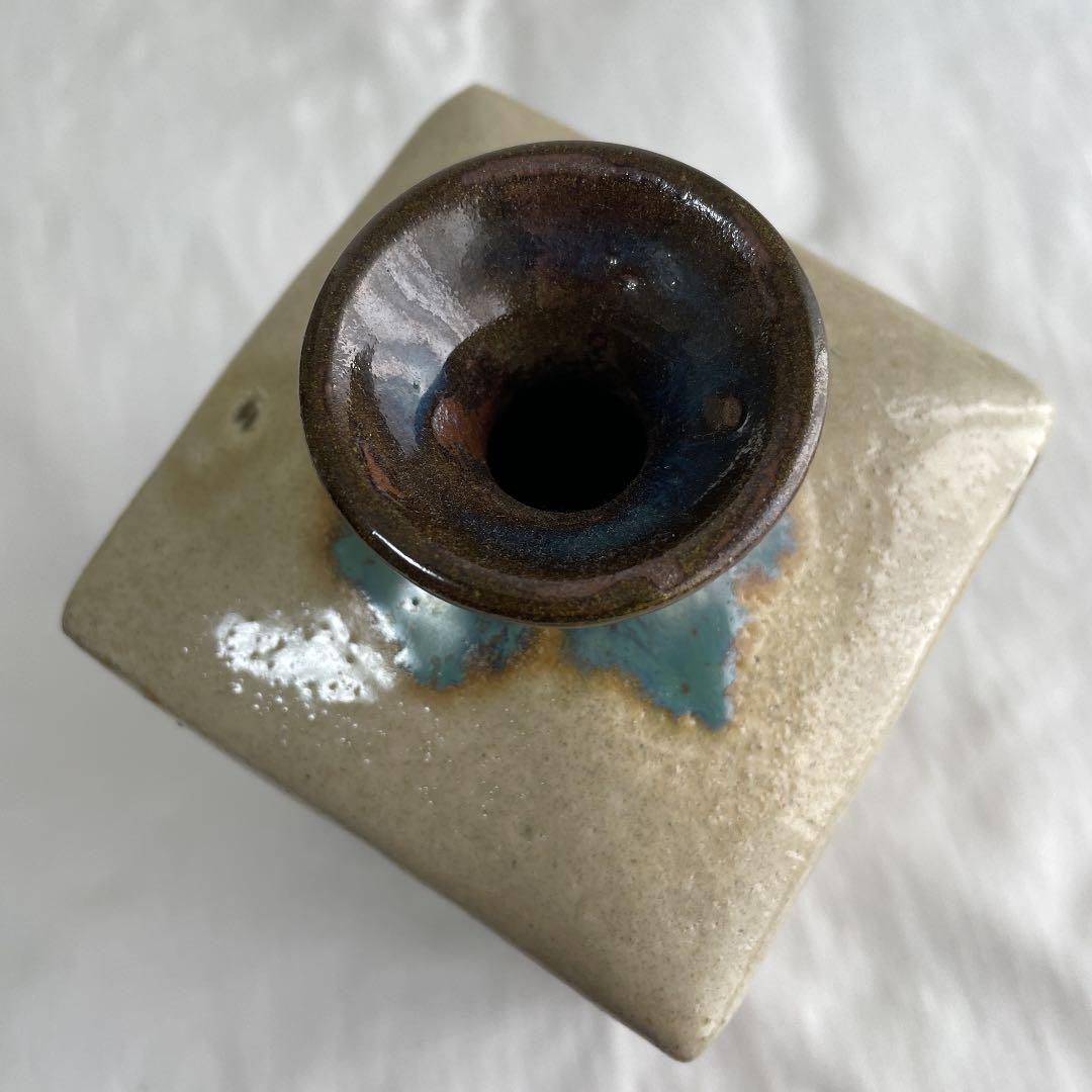 金城次郎作　魚紋角瓶