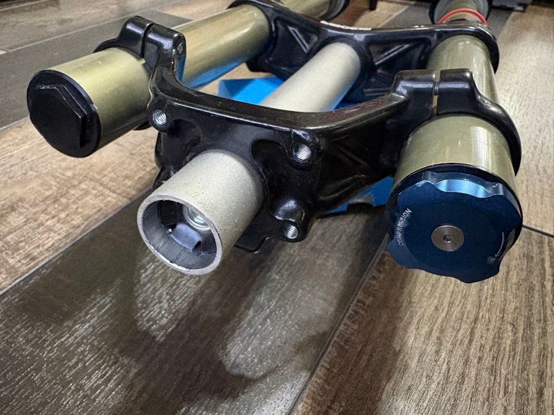 美品 ROCK SHOX ロックショックス BOXXER RC Φ20MAXLE