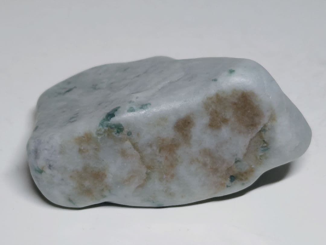 淡灰緑 171g 翡翠 ヒスイ 原石 鑑賞石 自然石 誕生石 鉱物 鉱石 水石