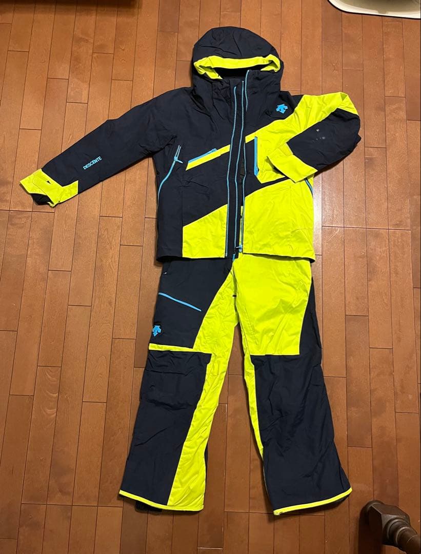 デサントスキーウェア上S,下M