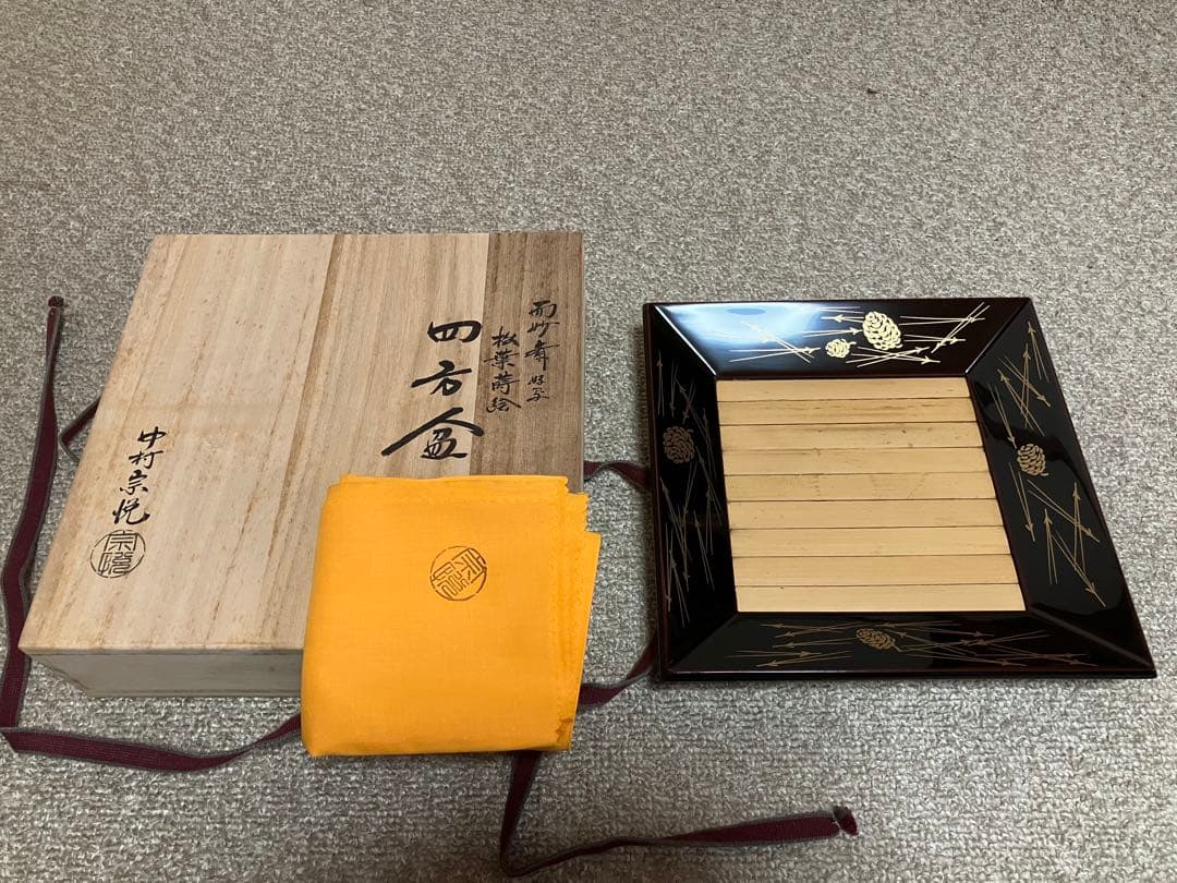 塗師【中村宗悦】而妙斎好 松葉蒔絵 四方盆 共布 共箱 表千家 茶道具