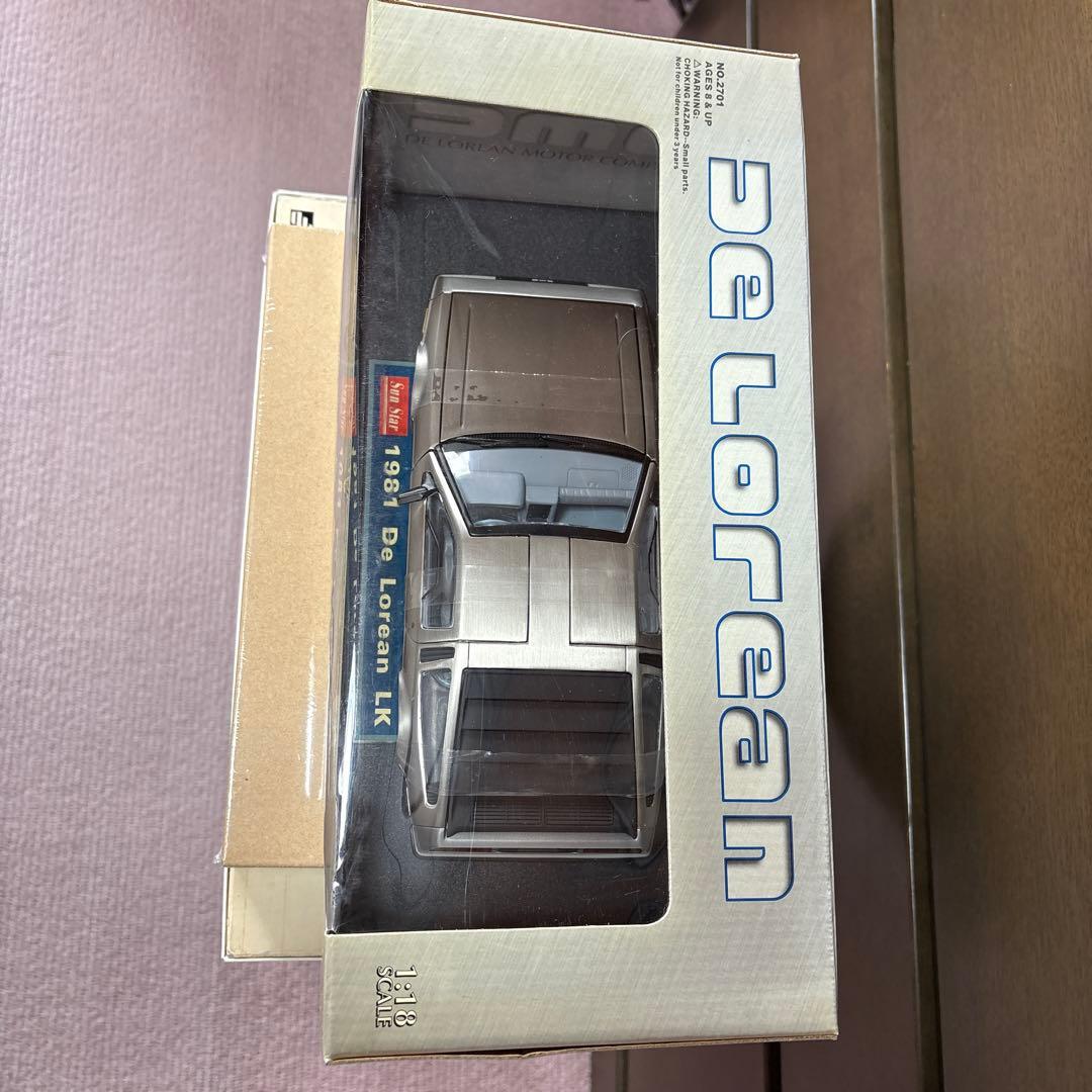 サン スター　DeLorean 1/18 未開封