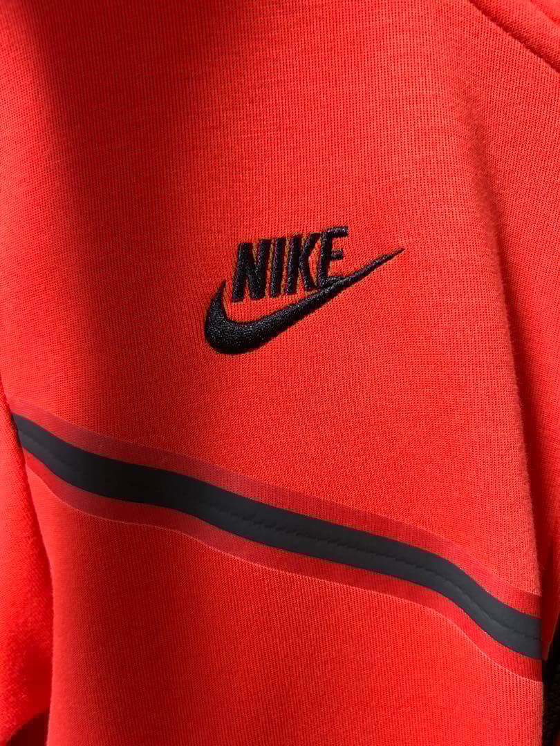 Nike リバプールFC テックフリース レッド