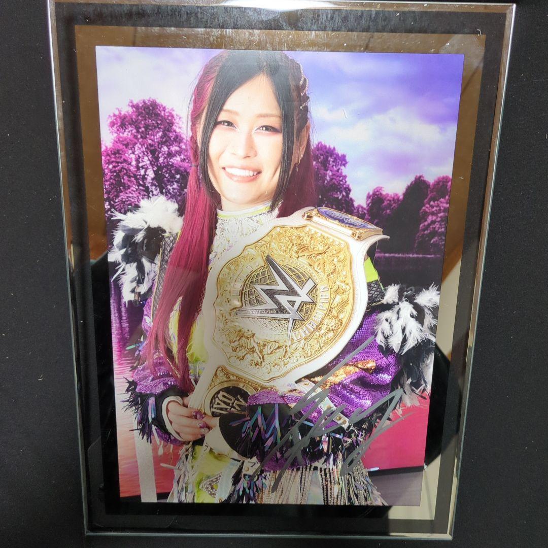 イヨ・スカイ WWE マリーゴールド サイン入りポートレート写真フレーム