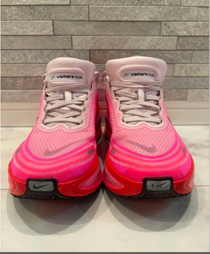 ナイキ26cm ボメロプラスピンク NIKE VOMERO PLUS