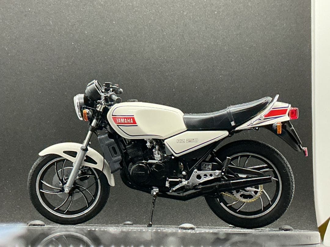 ⑦ ヤマハRZ250 1/12スケールプラモデル完成品