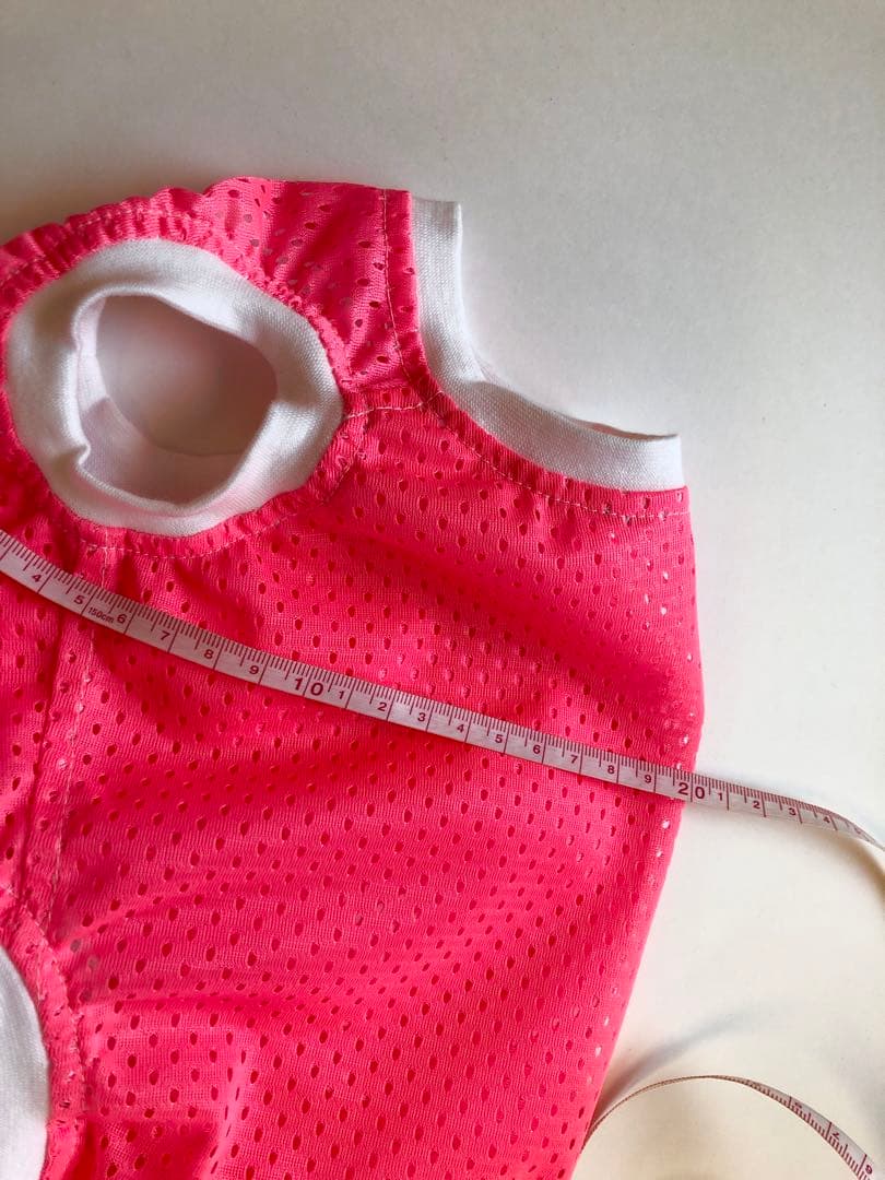 蛍光ピンクメッシュのタンクトップ　小さめSサイズ　イタグレ服　犬服