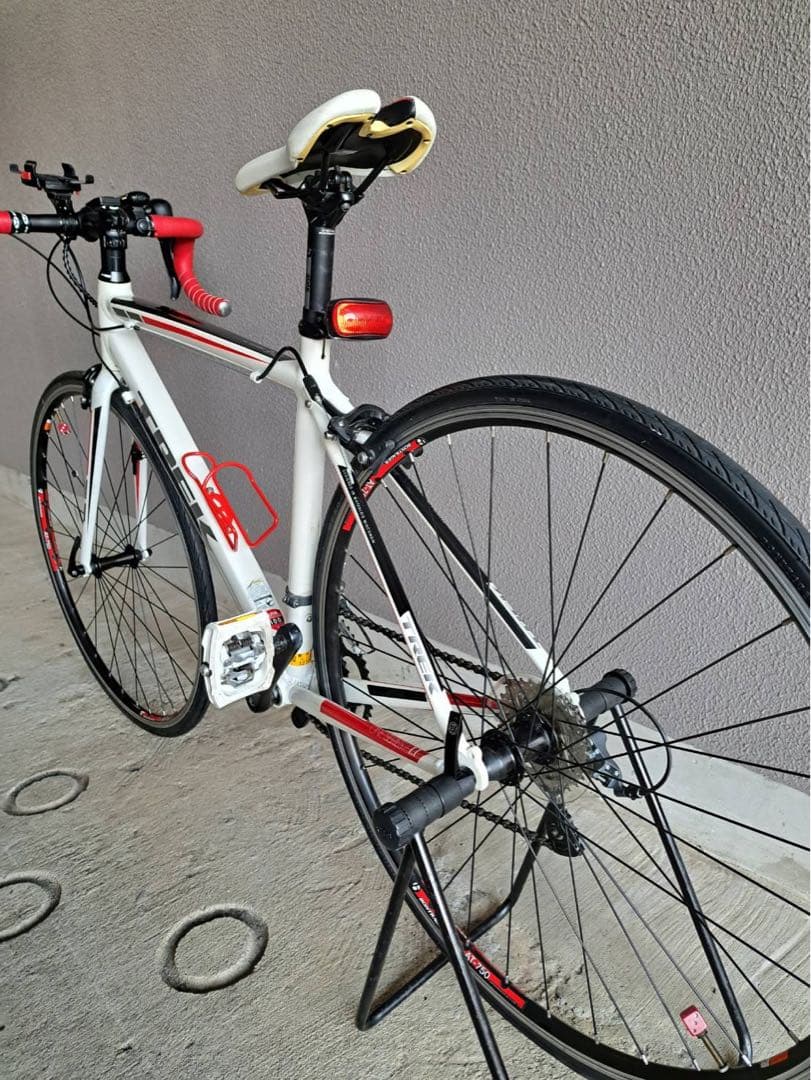 TREK 1.1 ロードバイク ホワイト50 付属品付き