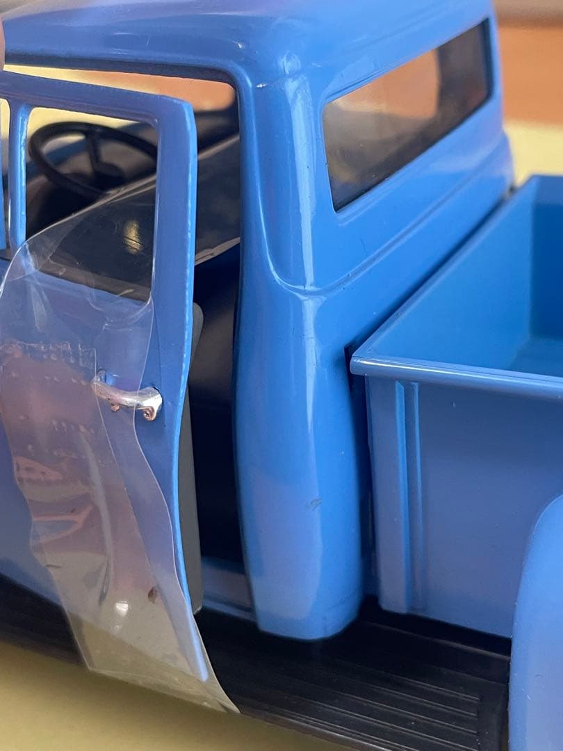 北箱　FordF-100 PickUpミニカーイエロートラックミニカー容器入り