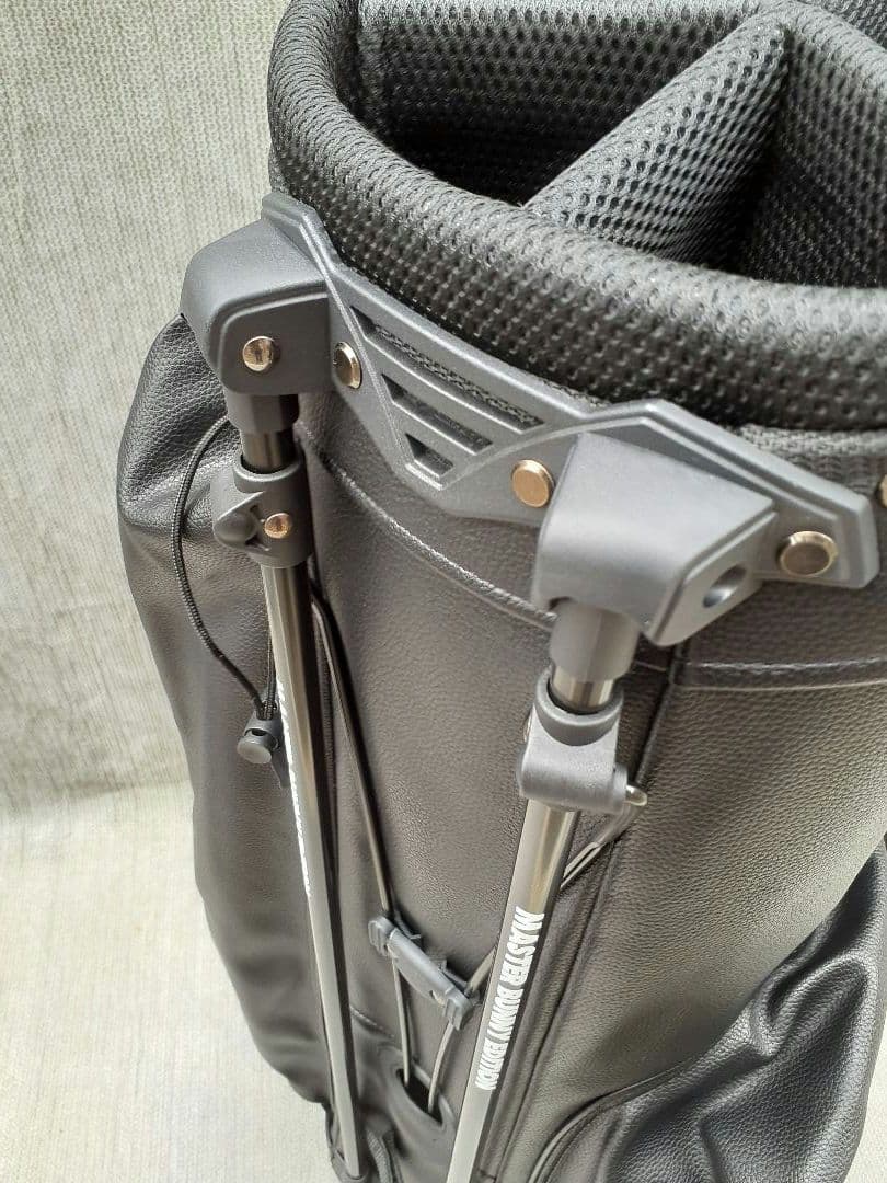 お買い得 正規品 マスターバニースタンド式キャディバッグ 本革の 様な素材