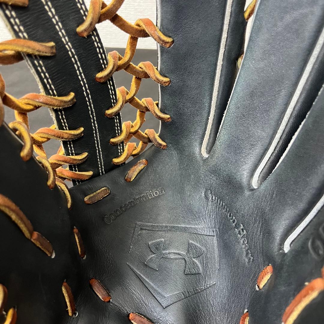 【極美品】アンダーアーマー 外野用 硬式グローブ　ブラック　QBB0088