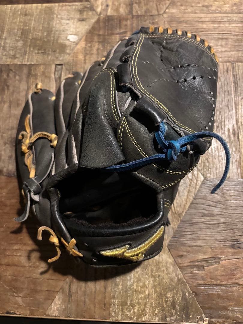 ミズノプロ投手用グローブ　黒