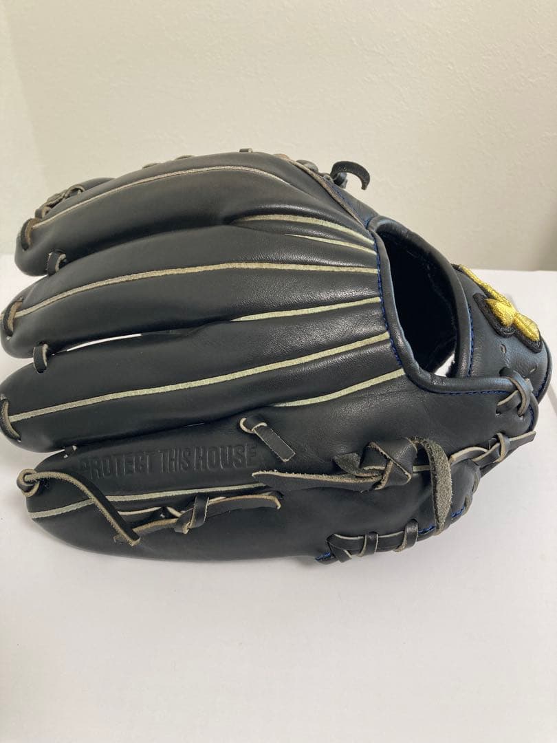 【美品】Under Armour 野球グローブ 黒/金