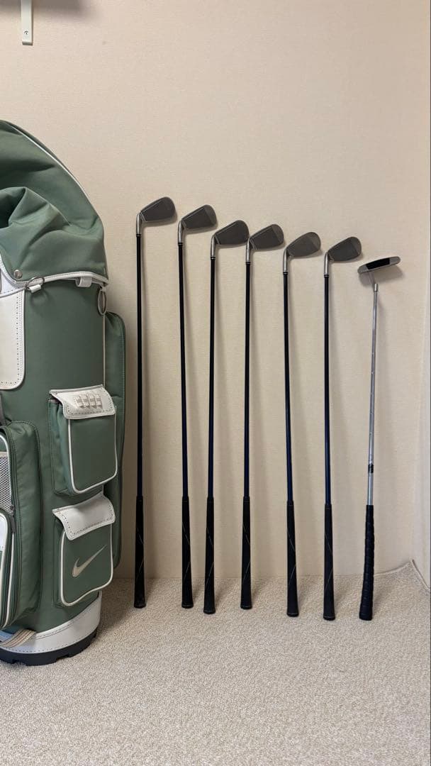 Nike グリーンキャディバッグ　ハーフセット