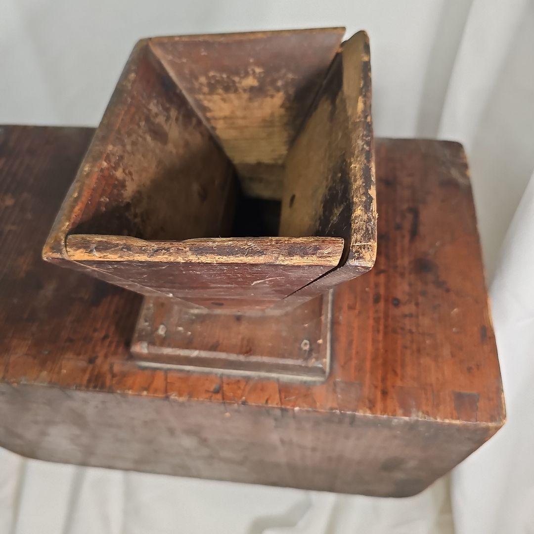 木製アンティークボックス。 銭箱