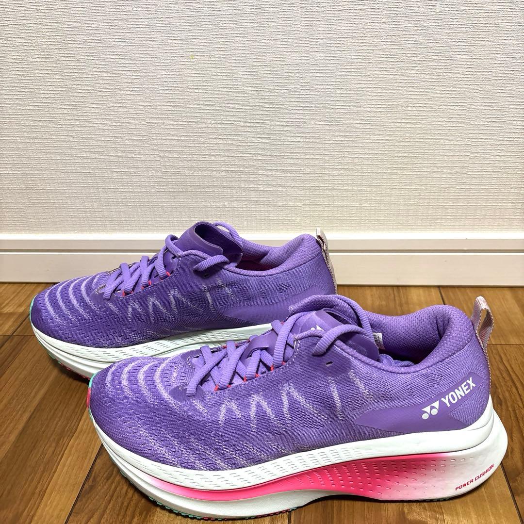 ヨネックス25年モデル ランニングシューズカーボンクルーズXRウィメン