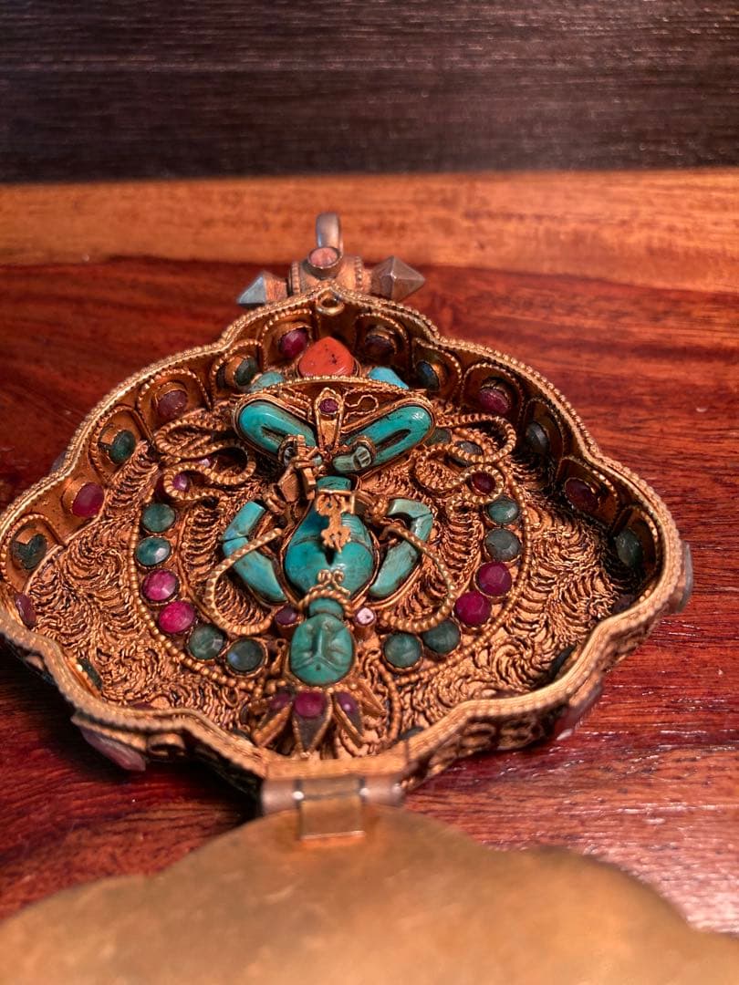 ガウ（Ghau） 仏像細工 チベット密教88g ネパール製