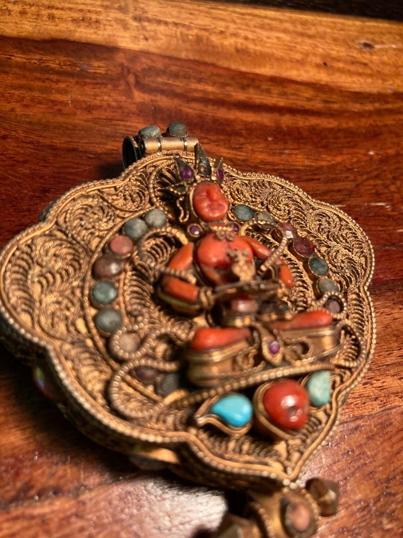 ガウ（Ghau） 仏像細工 チベット密教88g ネパール製