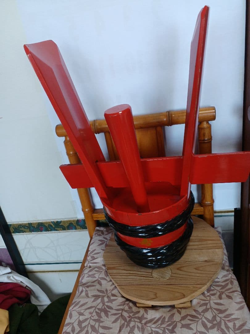 結納に祝い酒５本と一緒に奉納する角樽です。