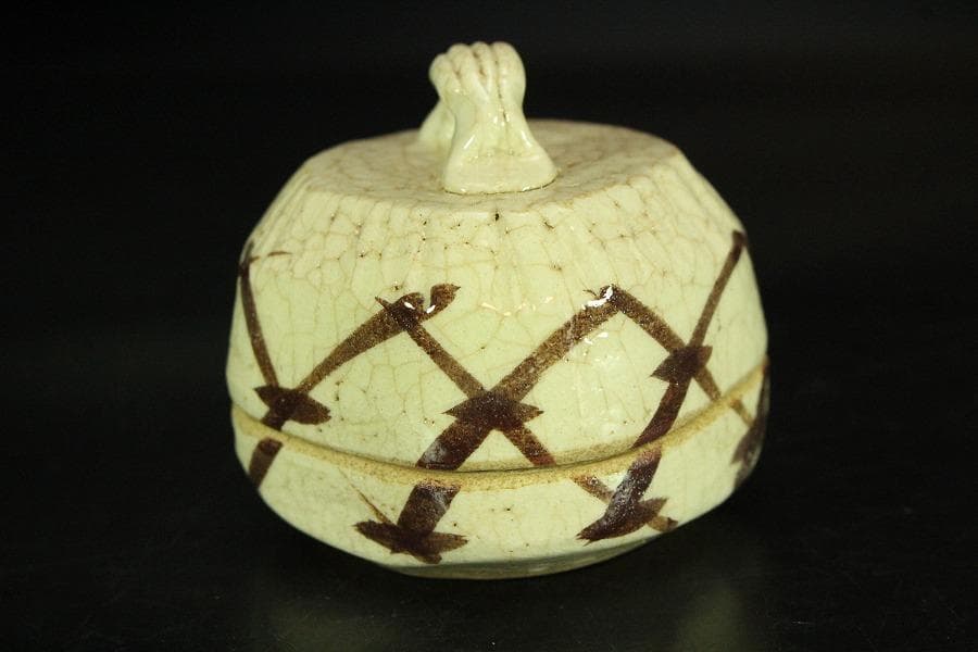 茶道具 絵瀬戸 志野 ハジキ香合 鐡山 共箱 未使用(K-LC667)