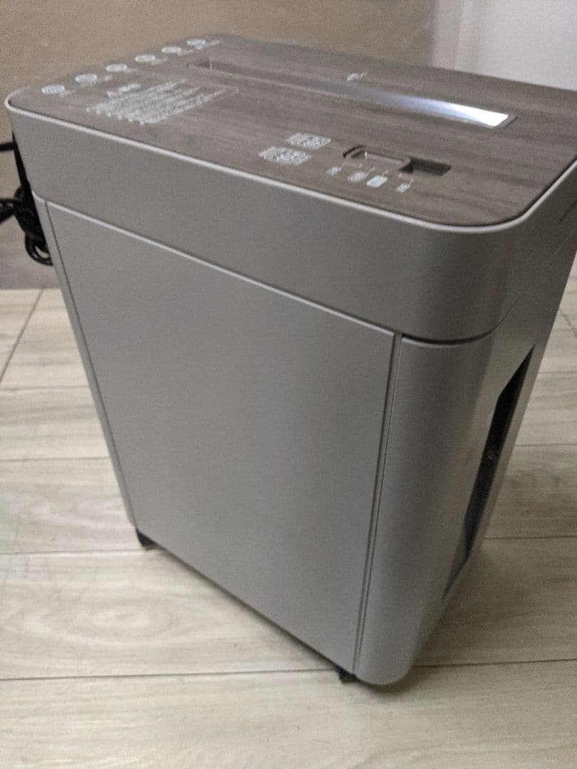 アイリスオーヤマ　クロスカットシュレッダーKOS-A17C-H 2025年製