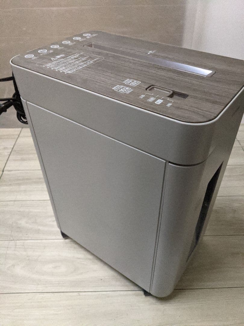 アイリスオーヤマ　クロスカットシュレッダーKOS-A17C-H 2025年製