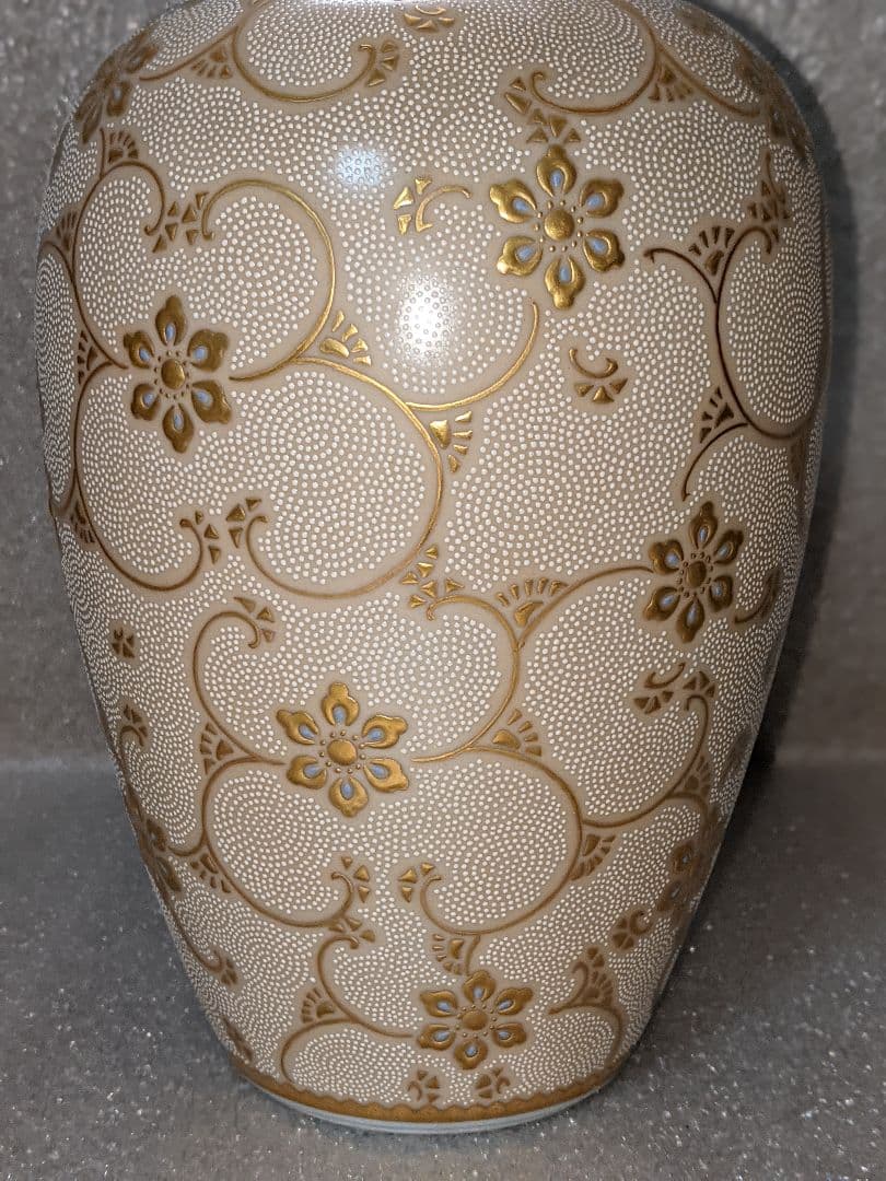 九谷焼 人気作家『仲田錦玉』造 渦打白粒唐草文☆花瓶　花入れ　壺