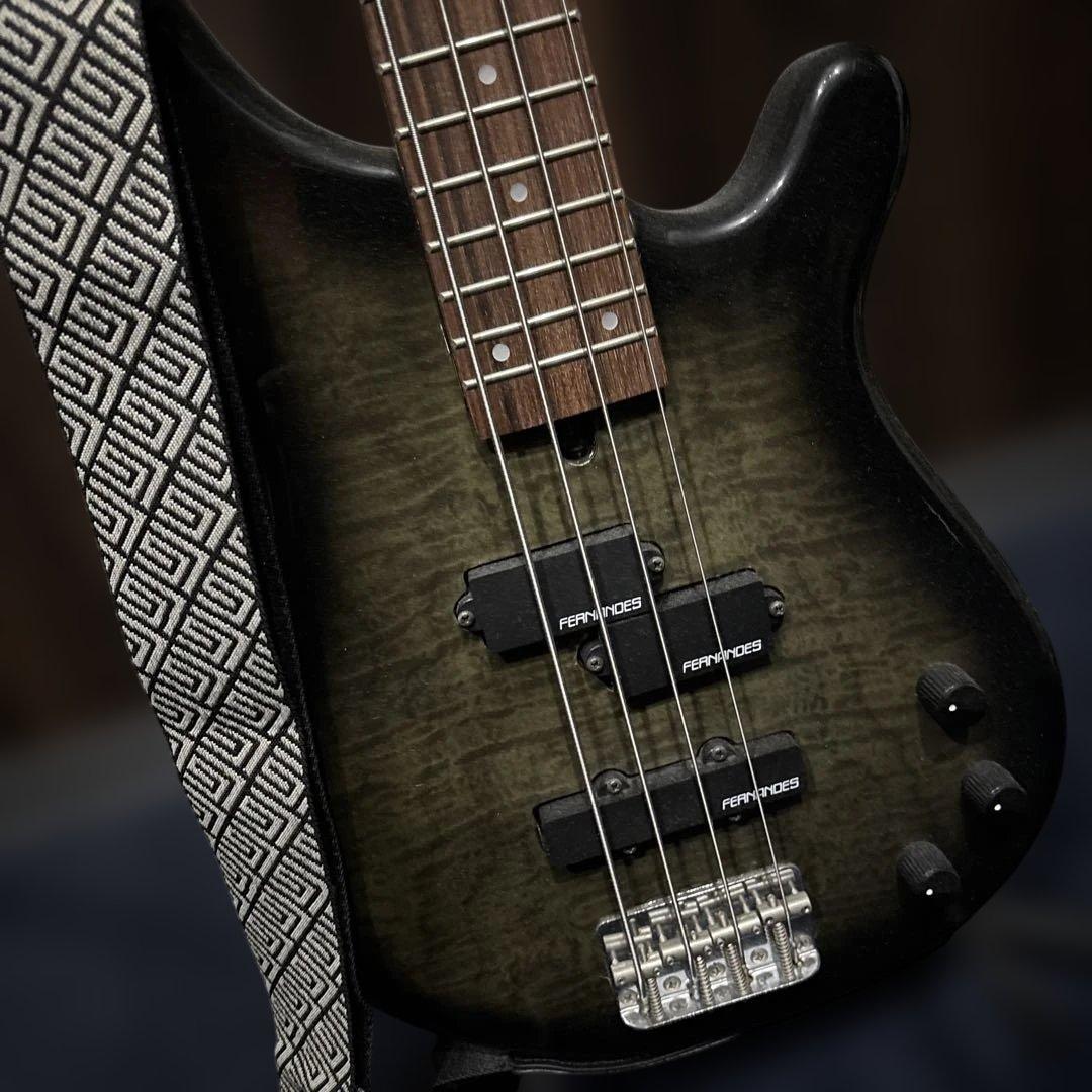 本日値下げ。FERNANDES エレキベース ブラック/グレー