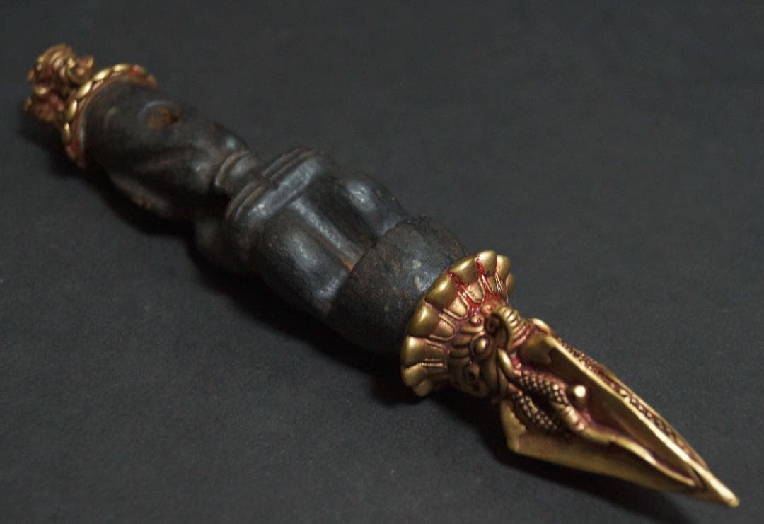 オールドチベット 大型 石隕石彫り太陽神像 金剛杵 両端銅製龍紋神像 魔除け浄化