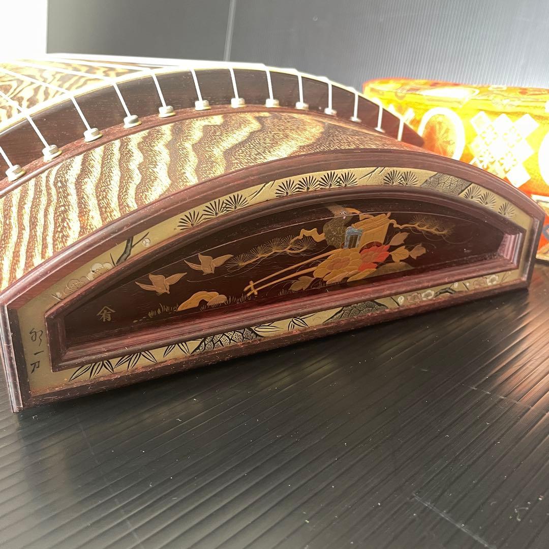 山有 舟一刀 在名 くり甲 紅木装飾 極上 琴 13弦 蒔絵 綾杉彫り 玉縁