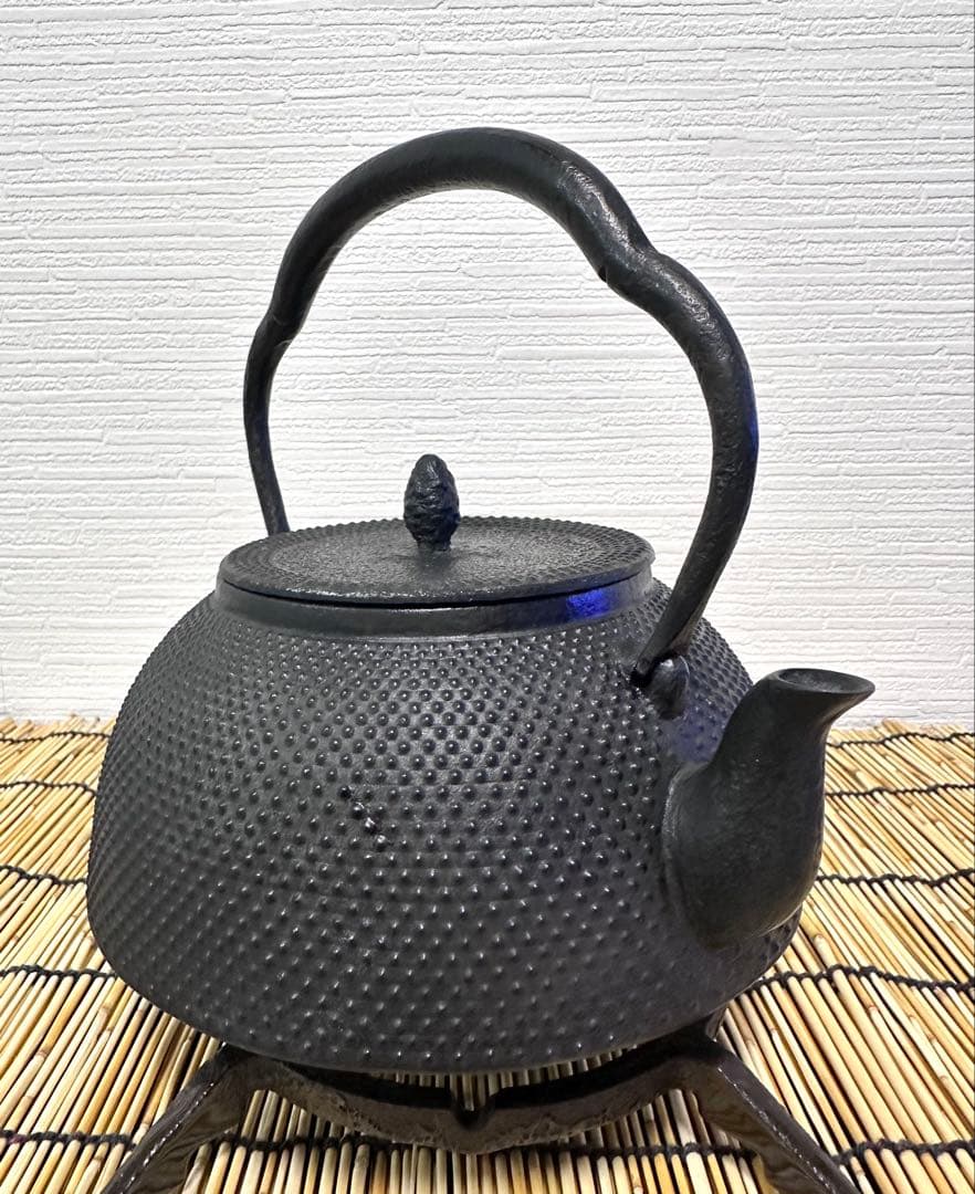 未使用品　南部利祥銘造 １５型アラレ 南部鉄瓶　南部鉄器　鉄瓶