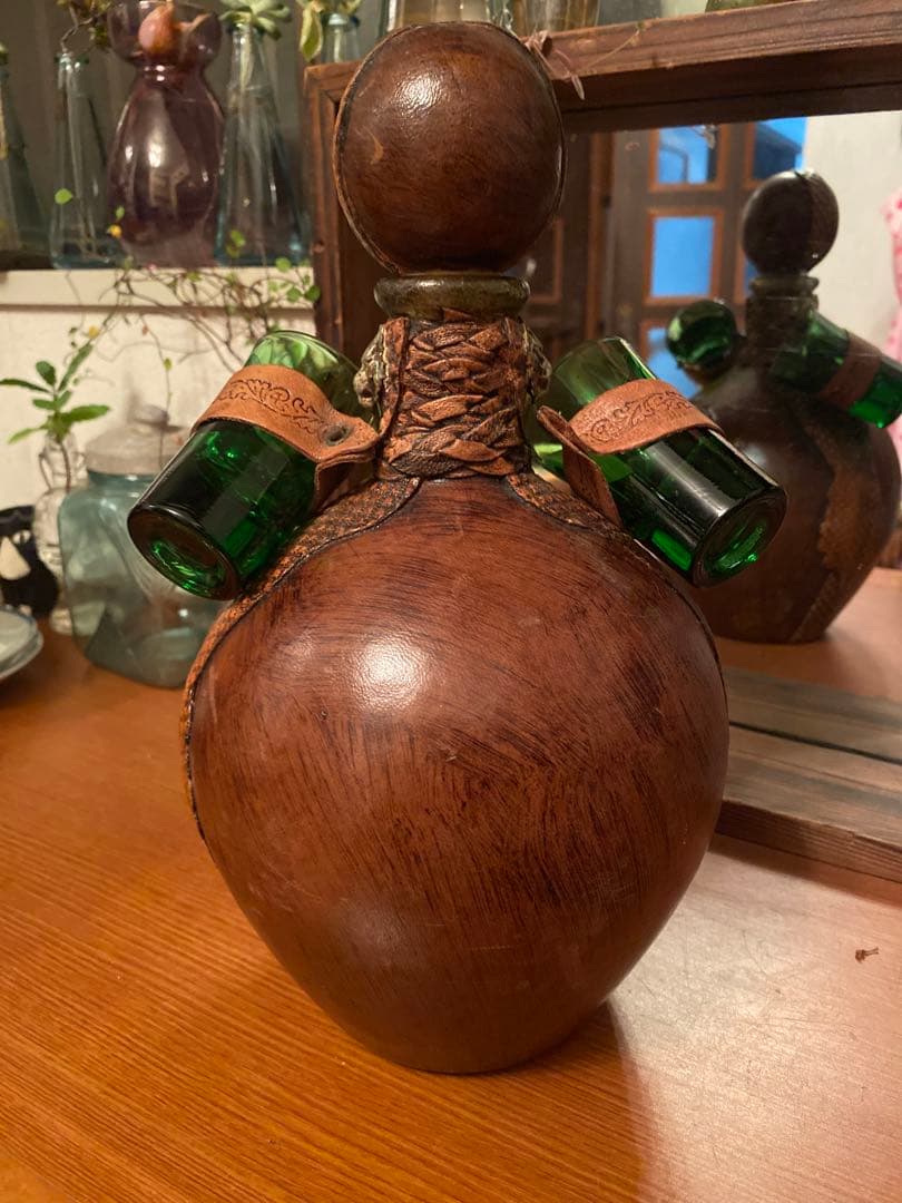 革張り　Italy 瓶　ビン　グラス付き アンティーク　イタリア製　空瓶　骨董