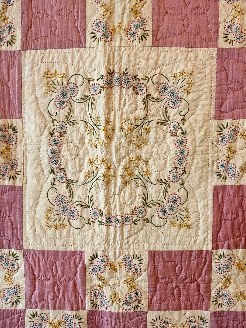 アンティーク キルト C1930 USA 花柄刺繍入り