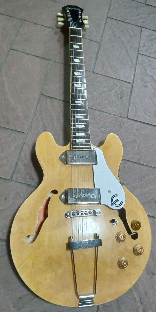 エピフォン　カジノクーペ　Epiphone　ポット交換　ピックガード製作　リペア