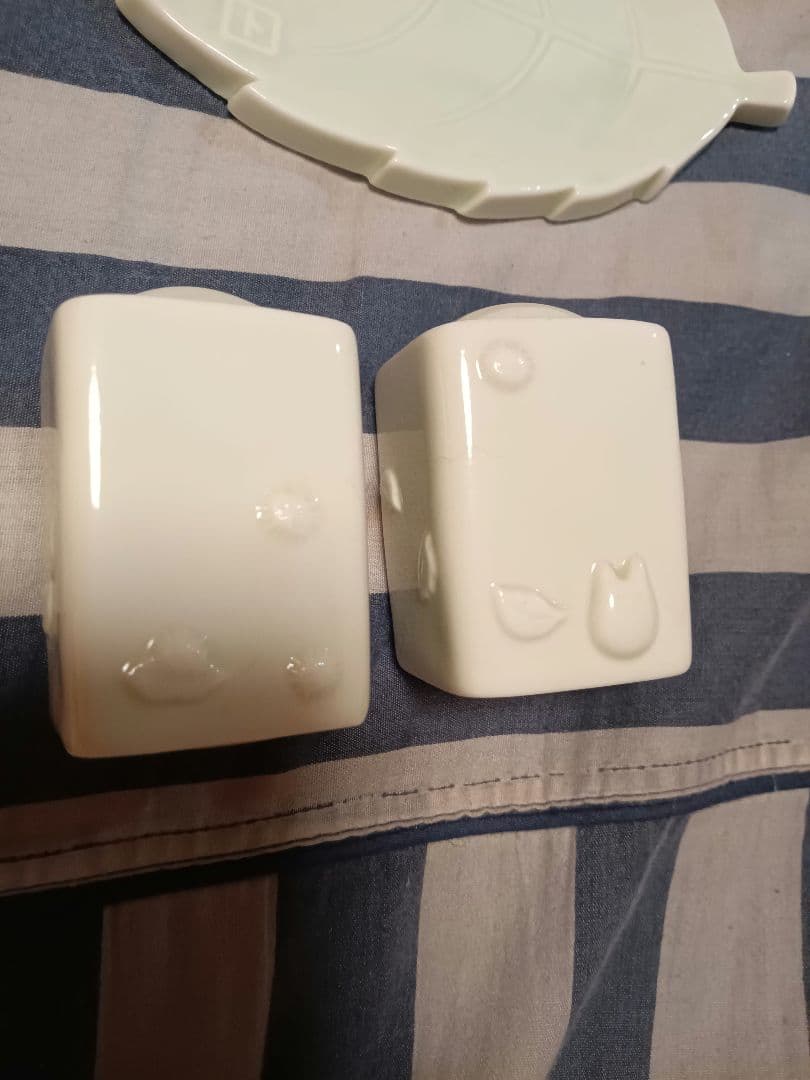 値下げ☆ジブリグッズ　廃盤品☆トトロ陶器ソルトペッパー入れ