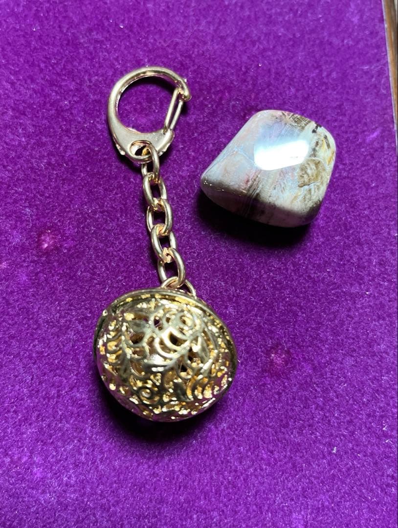 【ご依頼品】波動水、お守り、水晶、金運鈴、開運石