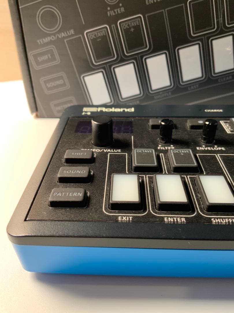 Roland Aira compact J-6コードシンセサイザー