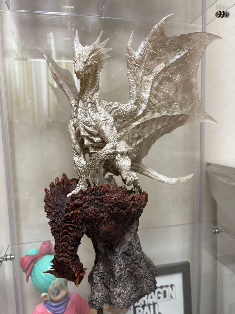 eカプコン限定　クシャルダオラ　脱皮　クリエイターズモデル　モンハンフィギュア