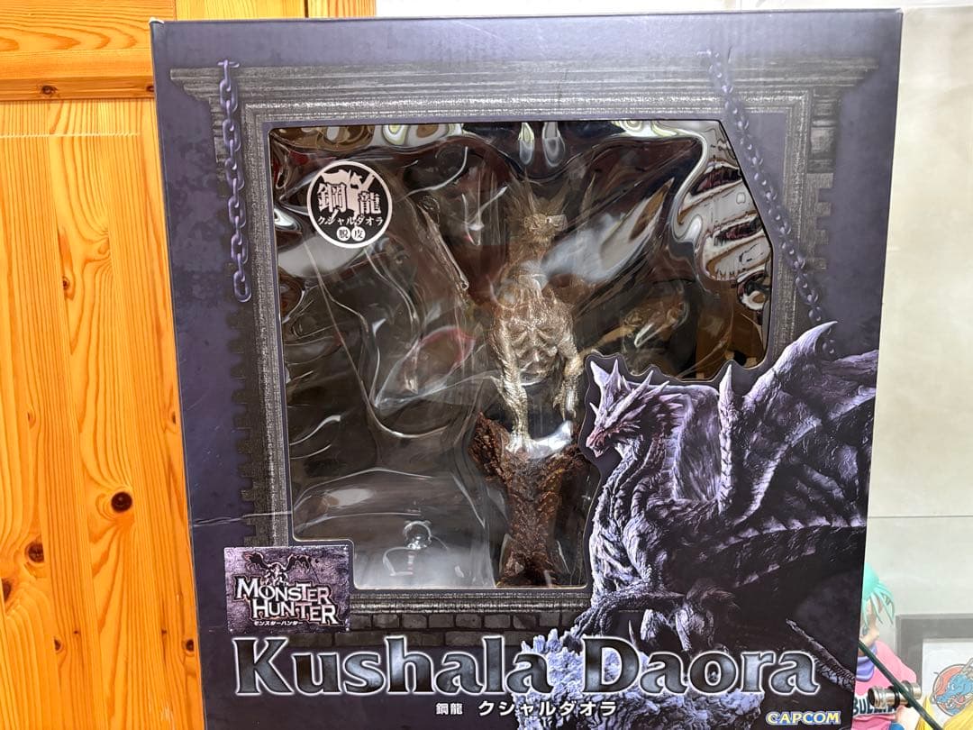 eカプコン限定　クシャルダオラ　脱皮　クリエイターズモデル　モンハンフィギュア