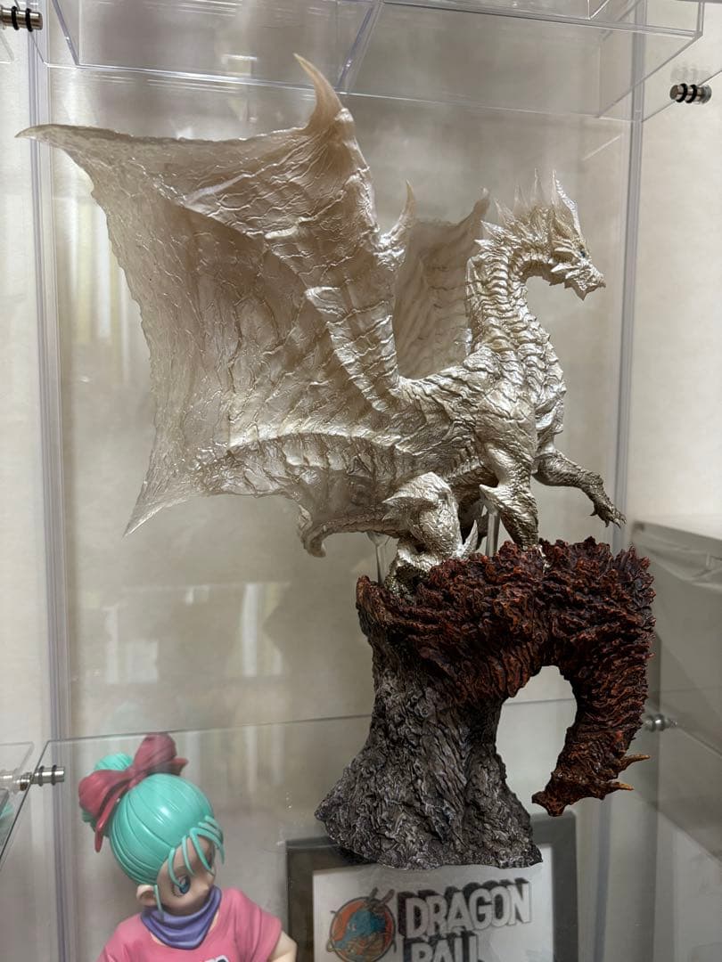 eカプコン限定　クシャルダオラ　脱皮　クリエイターズモデル　モンハンフィギュア