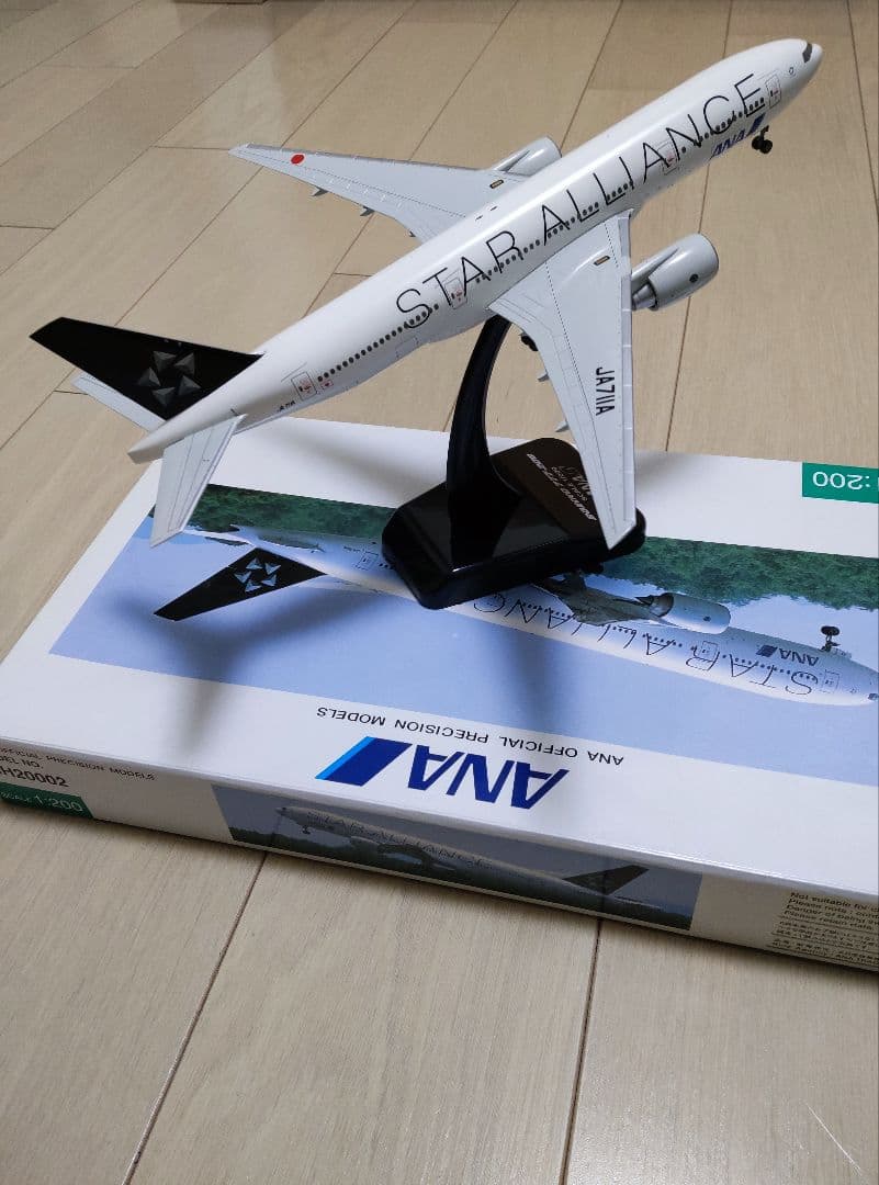 【美品】NH20002ANA ボーイング777-200 JA711A　1/200