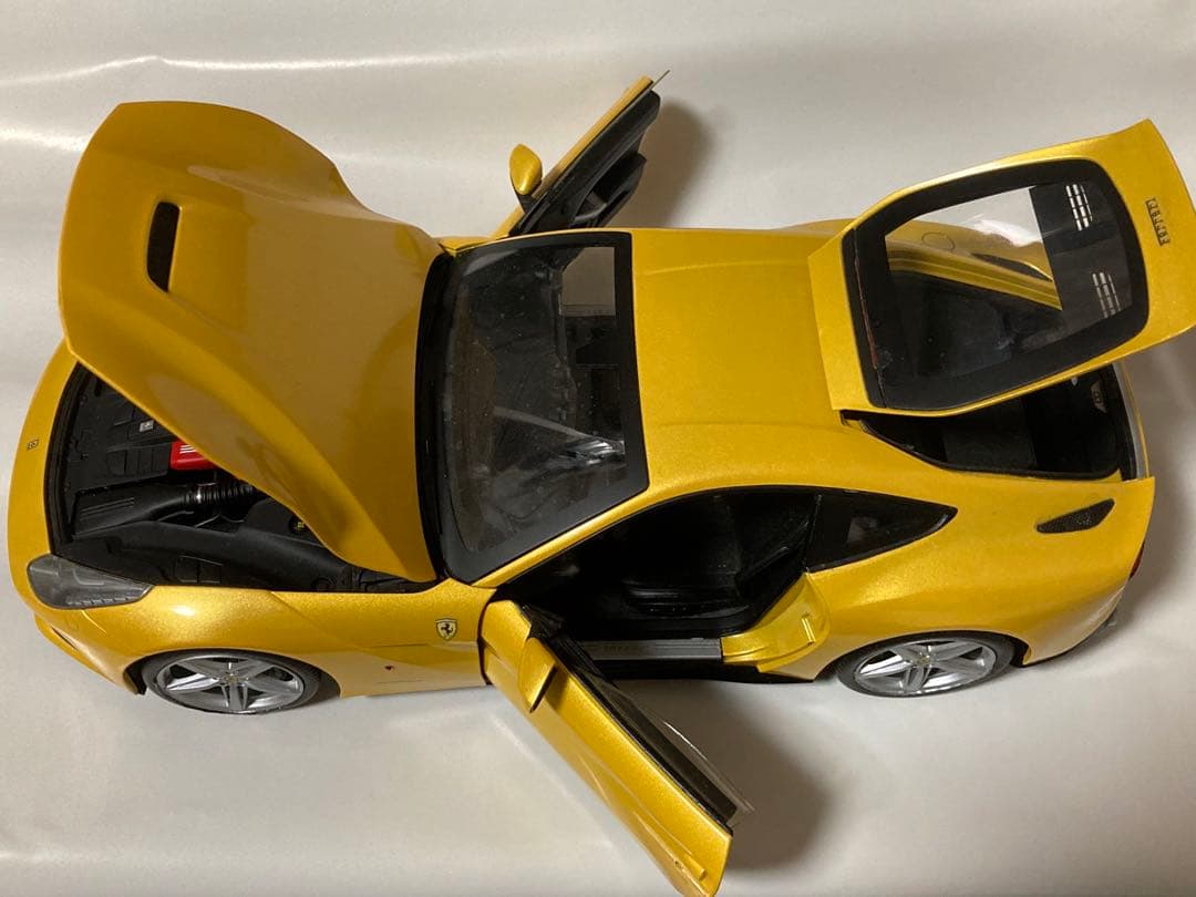 ホットウィールエリート .1/18フェラーリ F12ベルリネッタ イエロー